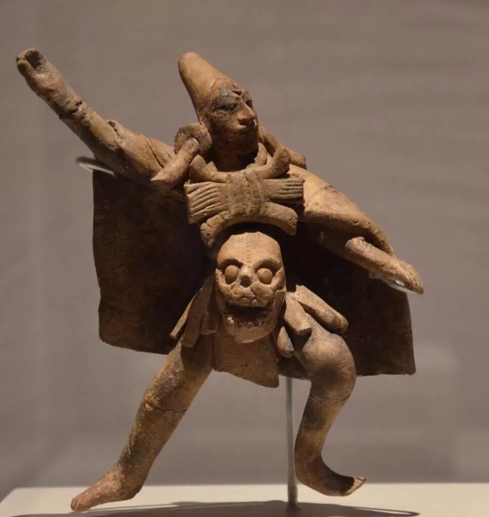 Культовые статуи ацтеков. Майя великан. Культовые скульптуры ацтеков мужчины. Культовые скульптуры ацтеков женщины. Древнейшая монументальная культовая скульптура