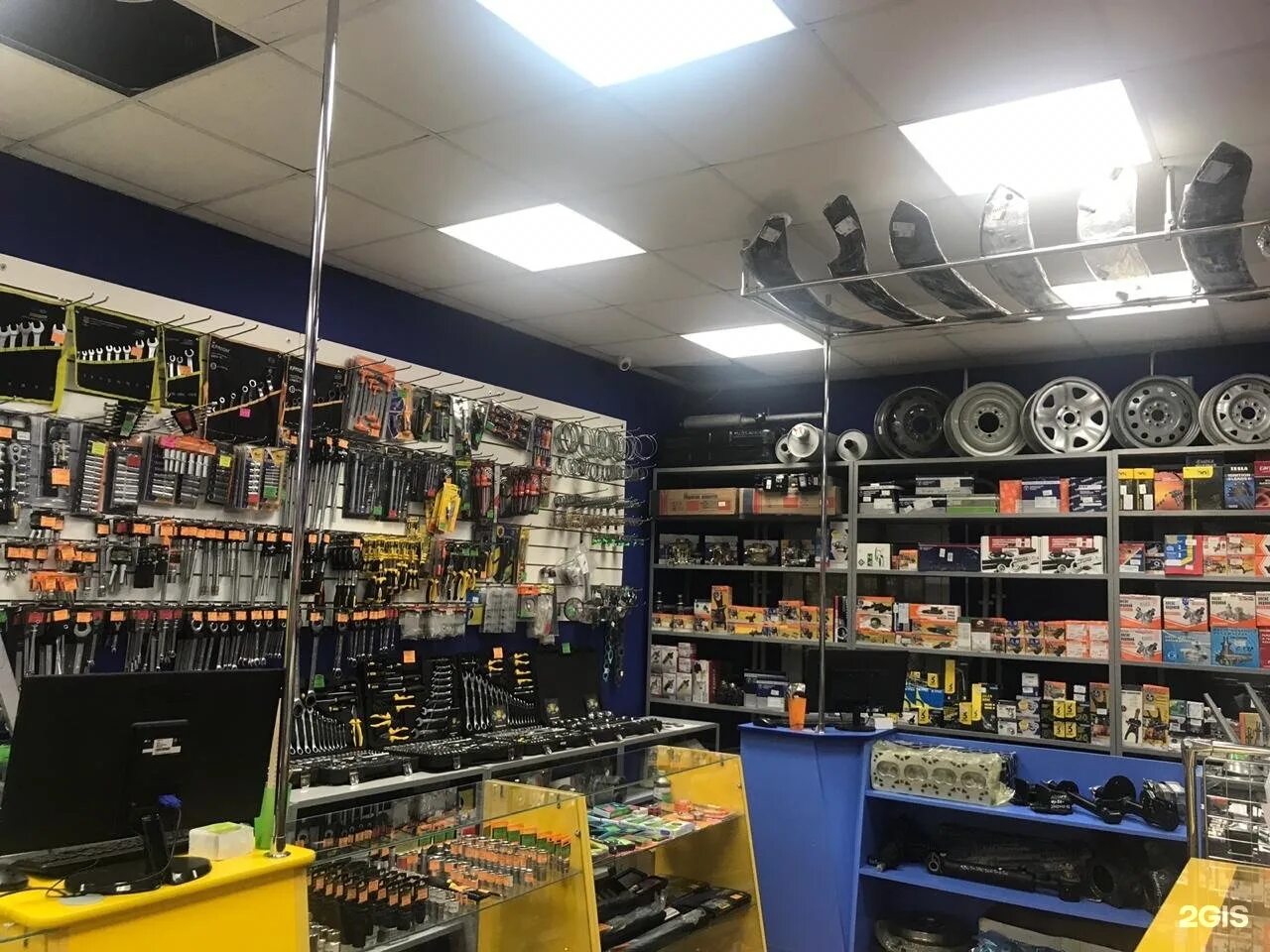 магазин автотоваров. автомагазин минеральные воды. магазин автомобильных аксессуаров. магазин автопринадлежностей. магазин автозапчастей и автотоваров.