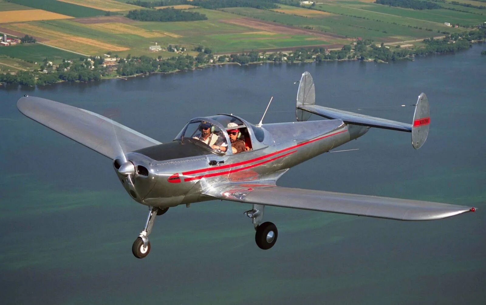 Дальность полета легкомоторного самолета. Пайпер одномоторный. Пайпер одномоторный самолет. Легкомоторный самолет "Piper pa-32". Цесна одномоторный.