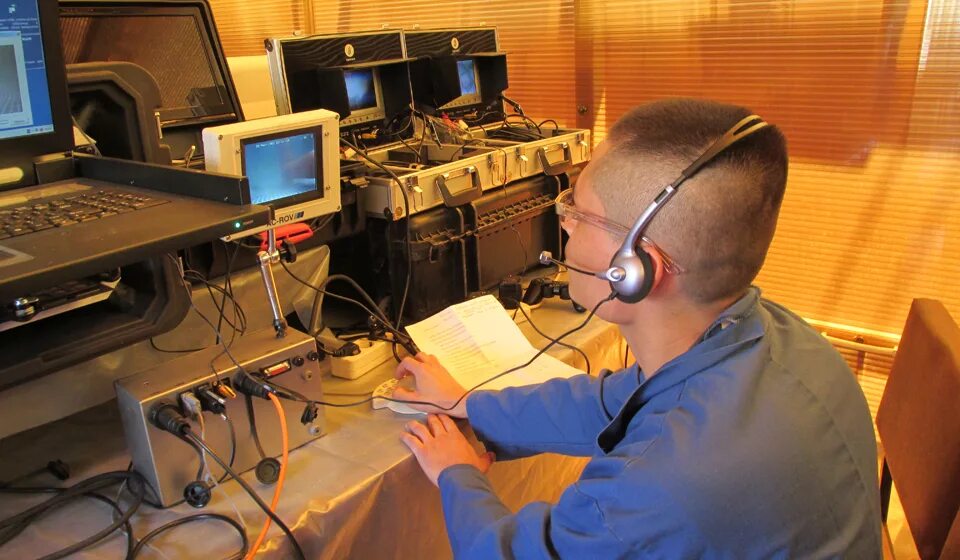 Захаров зала аэро. Центр мо рф бпла. Пульт оператора бпла. Оператор беспилотных устройств. Наземная станция управления бпла.