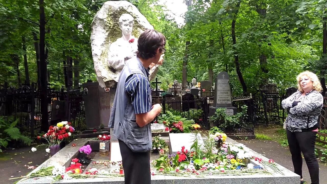 Ваганьково кладбище. Ваганьковское кладбище видео. Могила есенина на ваганьковском кладбище. Ваганьковское кладбище видео. Ваганьковское кладбище видео.