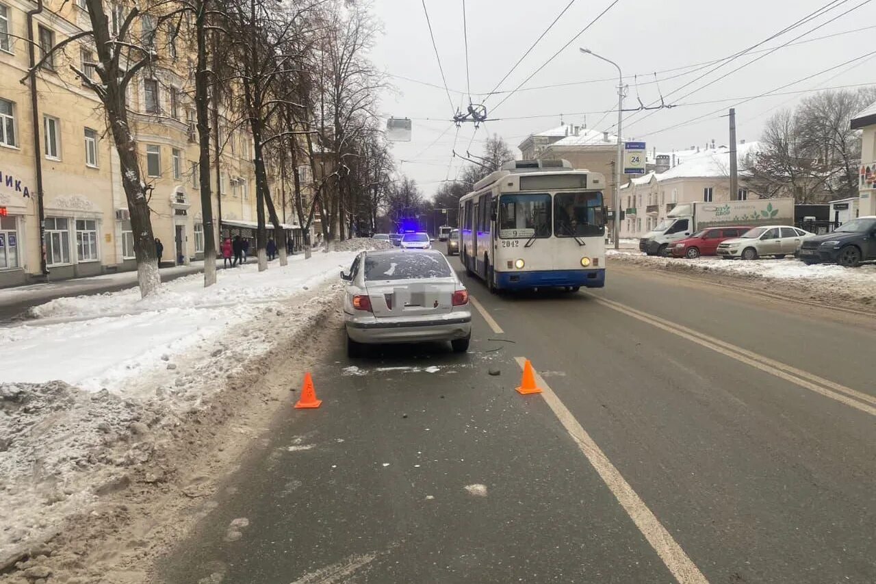 Беспилотник в уфе упал в черниковке. Происшествие в Уфе в Черниковке. ДТП С участием пешеходов. Летняя улица.