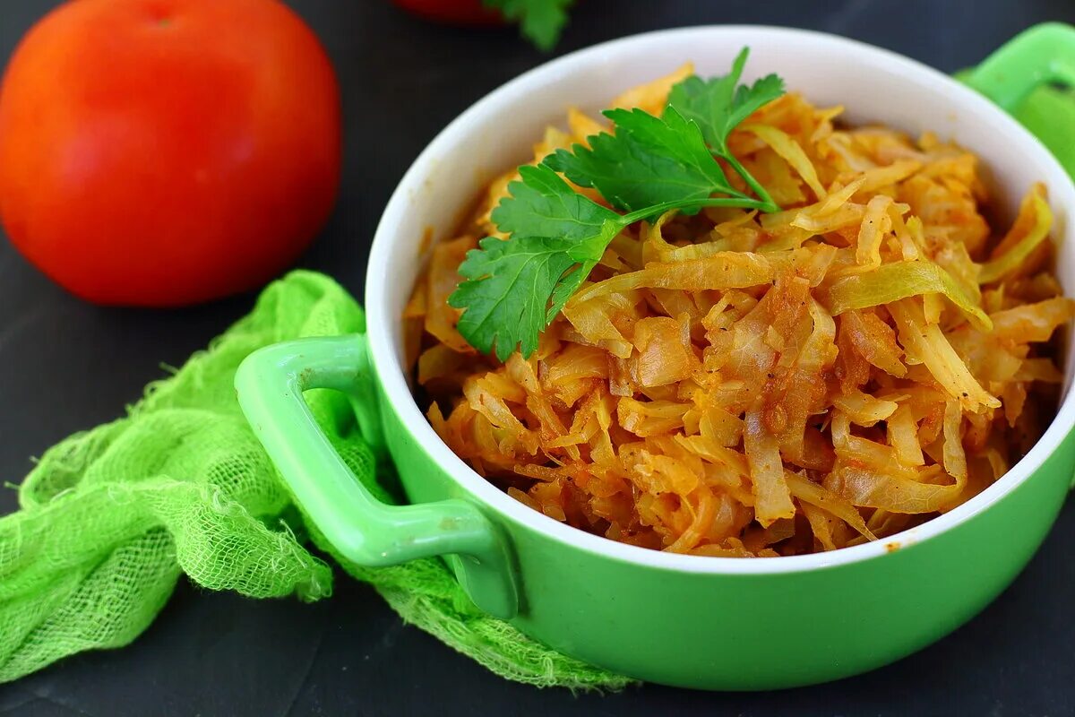 Как потушить капусту без мяса на сковороде