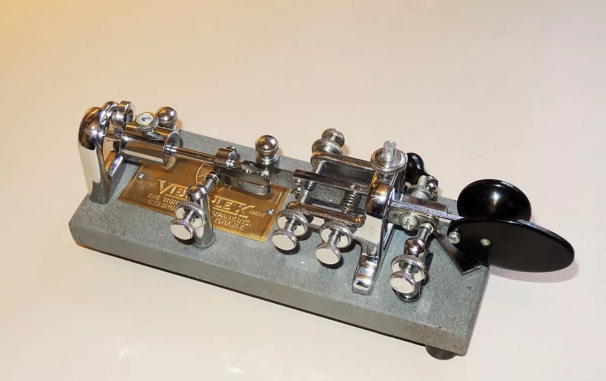 Bug key. Телеграфный ключ мкт1150. телеграфный ключ bug. vibroplex. телеграфный манипулятор.