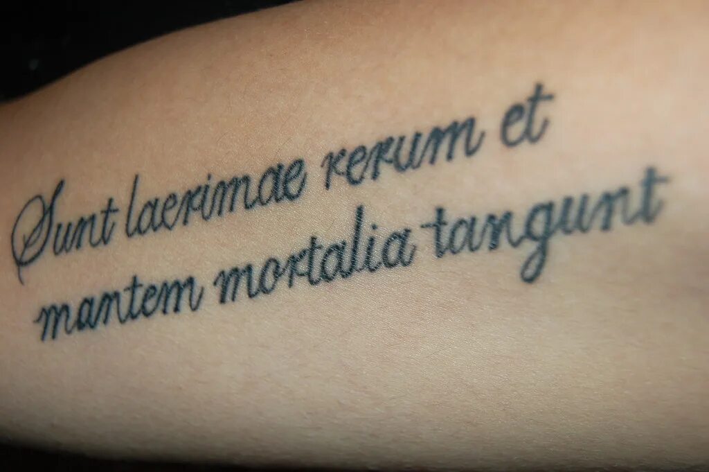 На латыни делай что должно. Тату на латыни. Надписи на латыни. Красивые тату на латыни. Тату надписи на латыни.