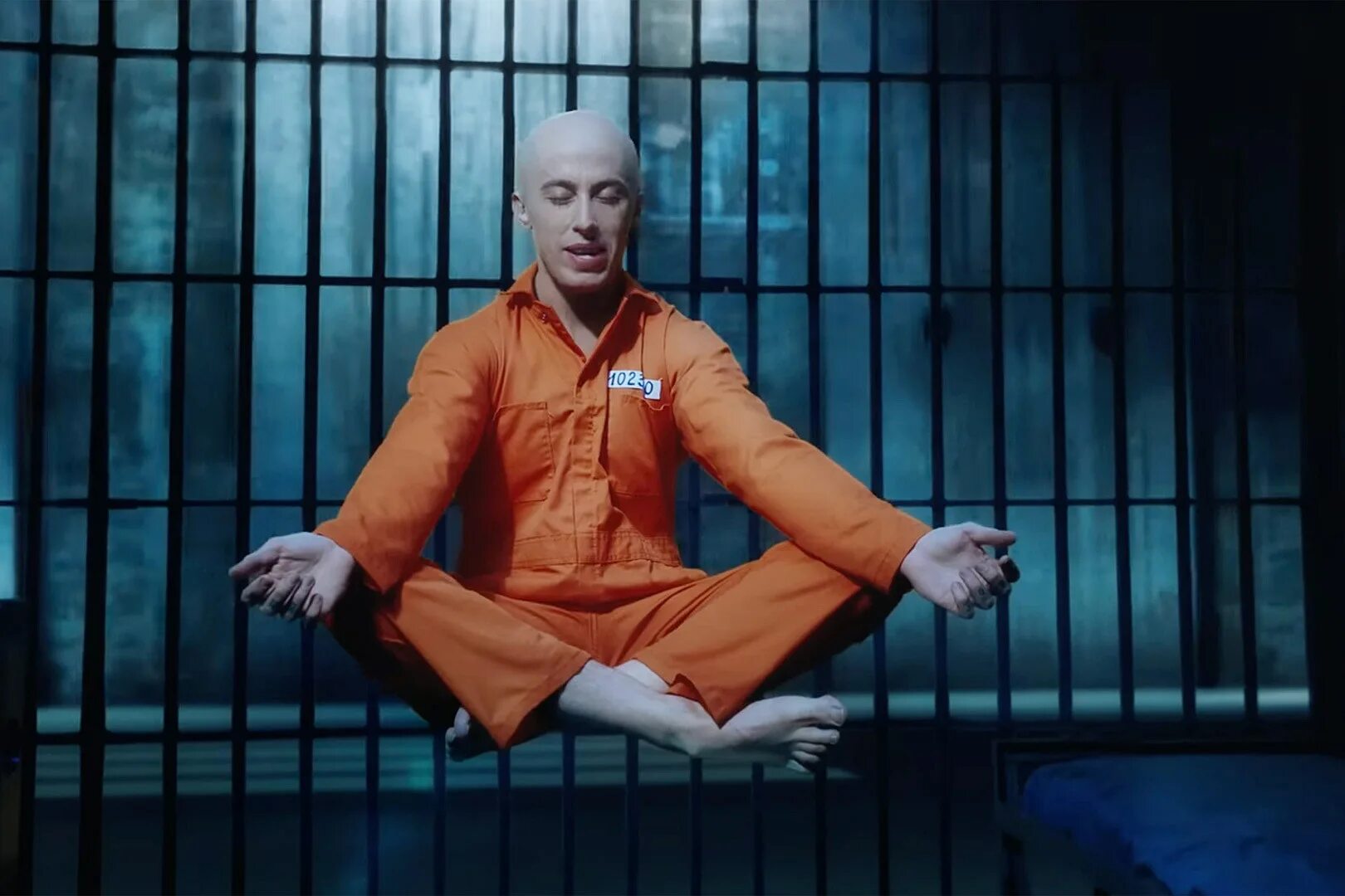 Voice in my head falling in reverse. Ronnie radke voices in my head. falling in reverse ronnie radke voices in my. ронни радке 2025. ронни радке losing my mind.