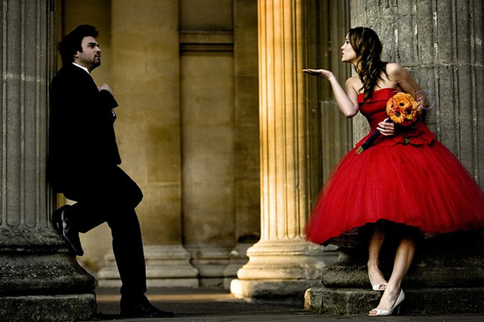 фотосессия в черно красном стиле. Benden. мужчина и женщина в вечерних нарядах. парень и девушка танцуют. страстные розы.