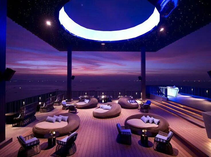 Latanya park 4*. Номер отеля. Номер в гостинице ночью. В шикарном отеле ночной ресторан. Ночь в отеле с оранжереей.
