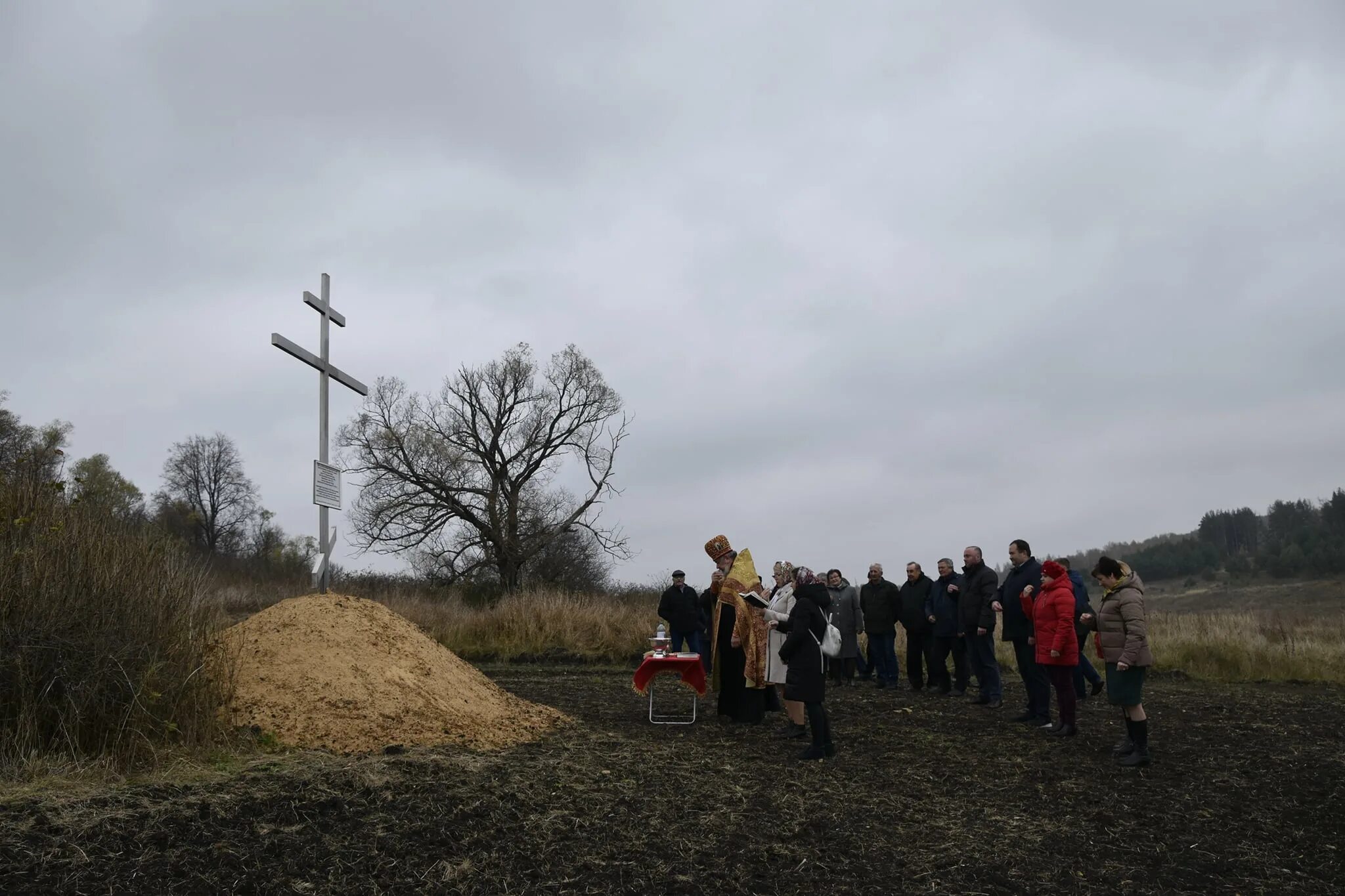 Погода в шеино. Никольский храм Новосиль Орловская область. Новосиль храм Свято Никольский. Урочище Шеино. Свято духов монастырь Орловская область поклонный крест.