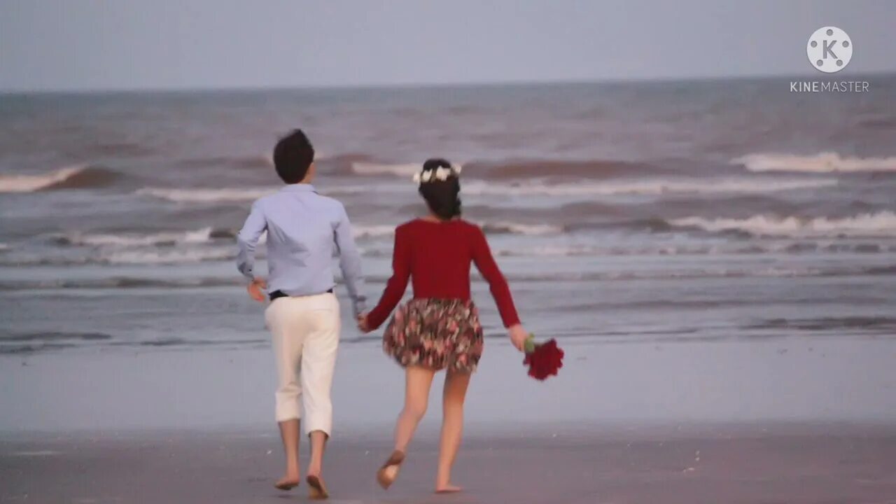 Love sea 5. Сердечко на песке. Влюбленные пары на море. Влюбленные на берегу моря. 08.