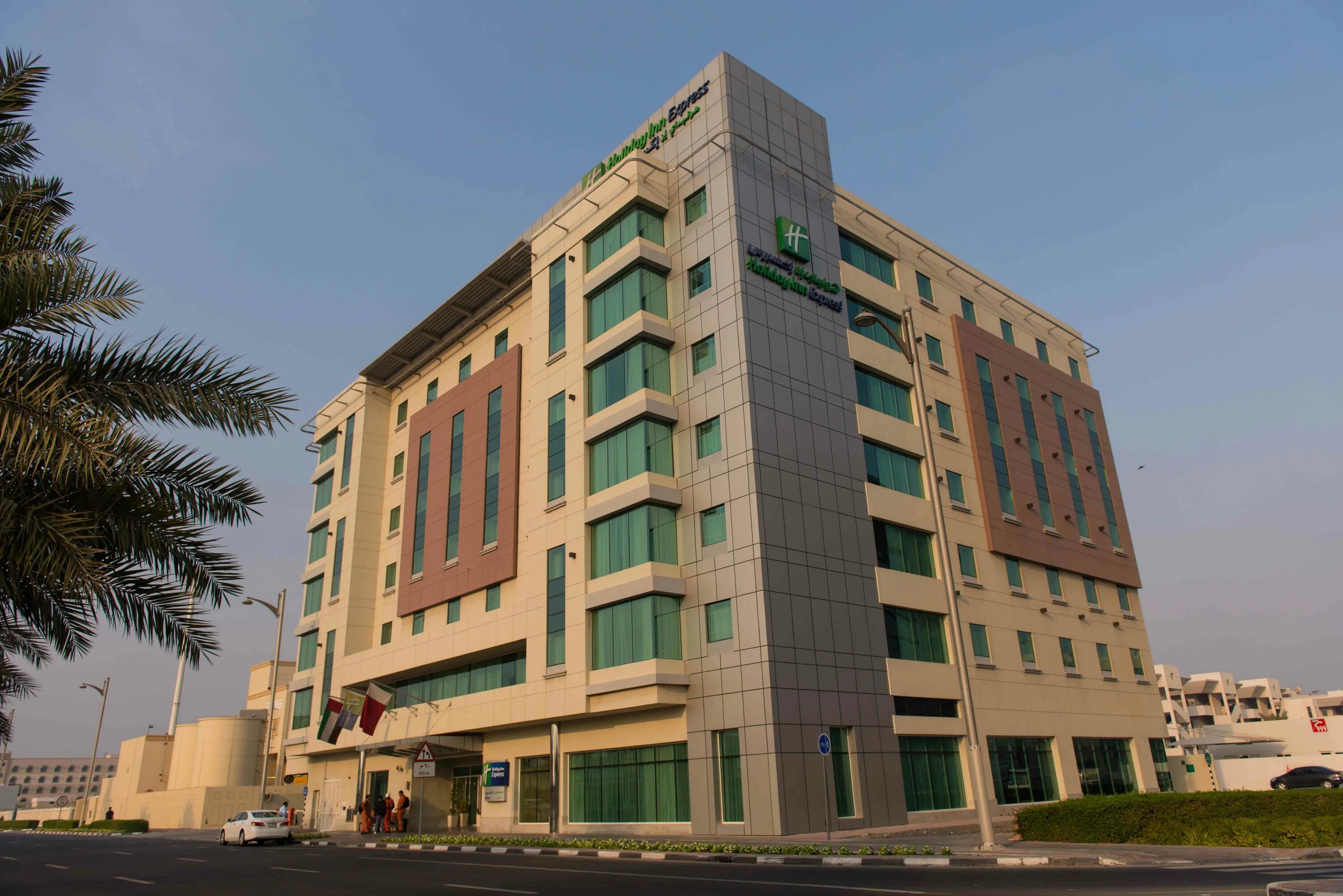 Holiday Inn Express Dubai Jumeirah 2. Holiday Inn Дубай отель. Холидей ИНН экспресс Дубай Джумейра. Holiday Inn Express Dubai - Jumeirah 2* (Дубай, Джумейра). Holiday дубай