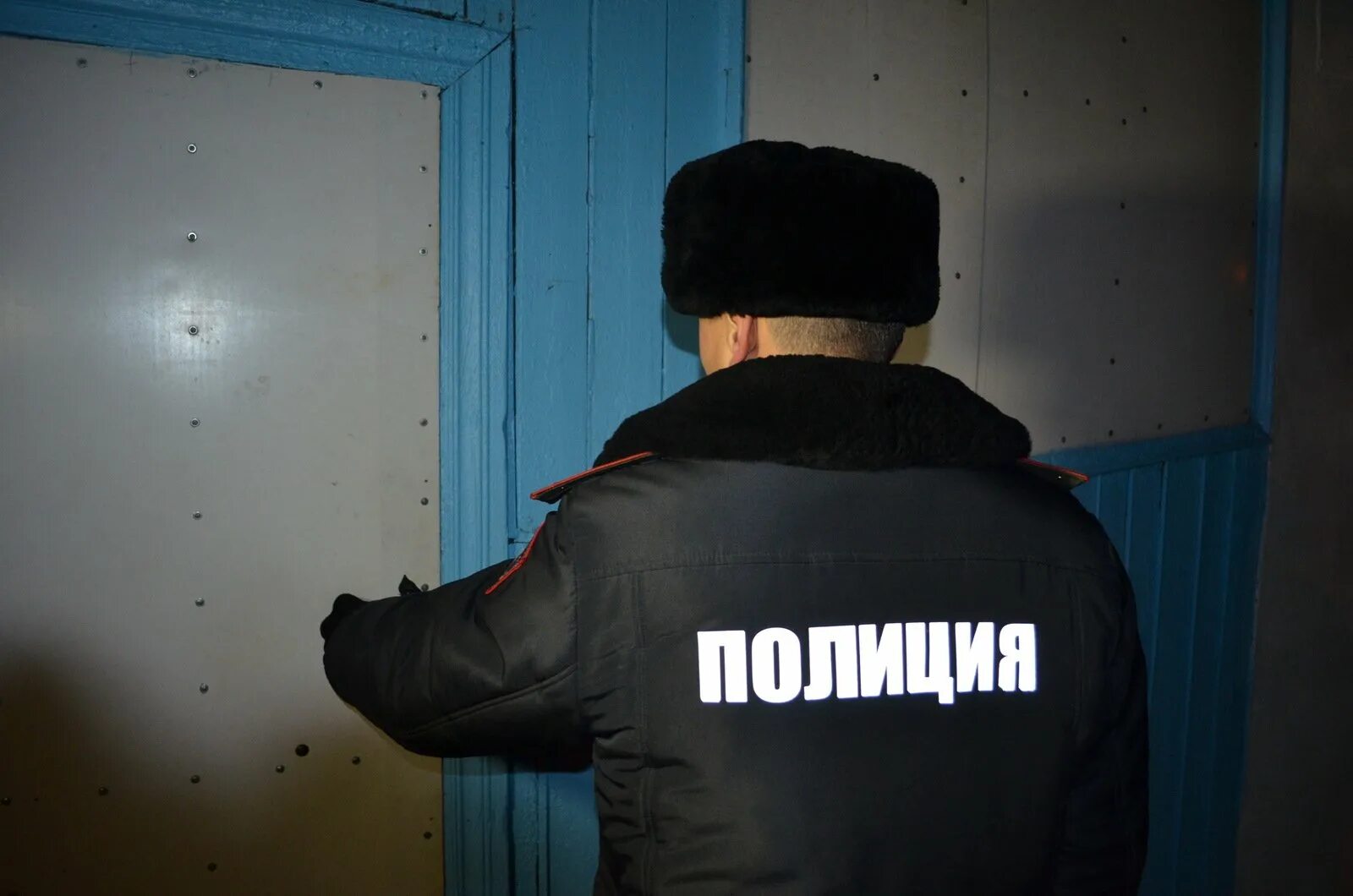 В нижнем тагиле полицейские. В нижнем тагиле полицейские. Большая полицейская часть в череповце. Полиция нарушения тишины. Полиция у двери.