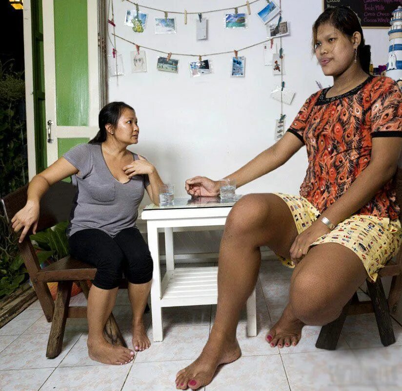 Аманда суле. Невысокие девушки. Зайнаб биби пакистан ее рост. Гигантская девушка. Амазон аманда рост.