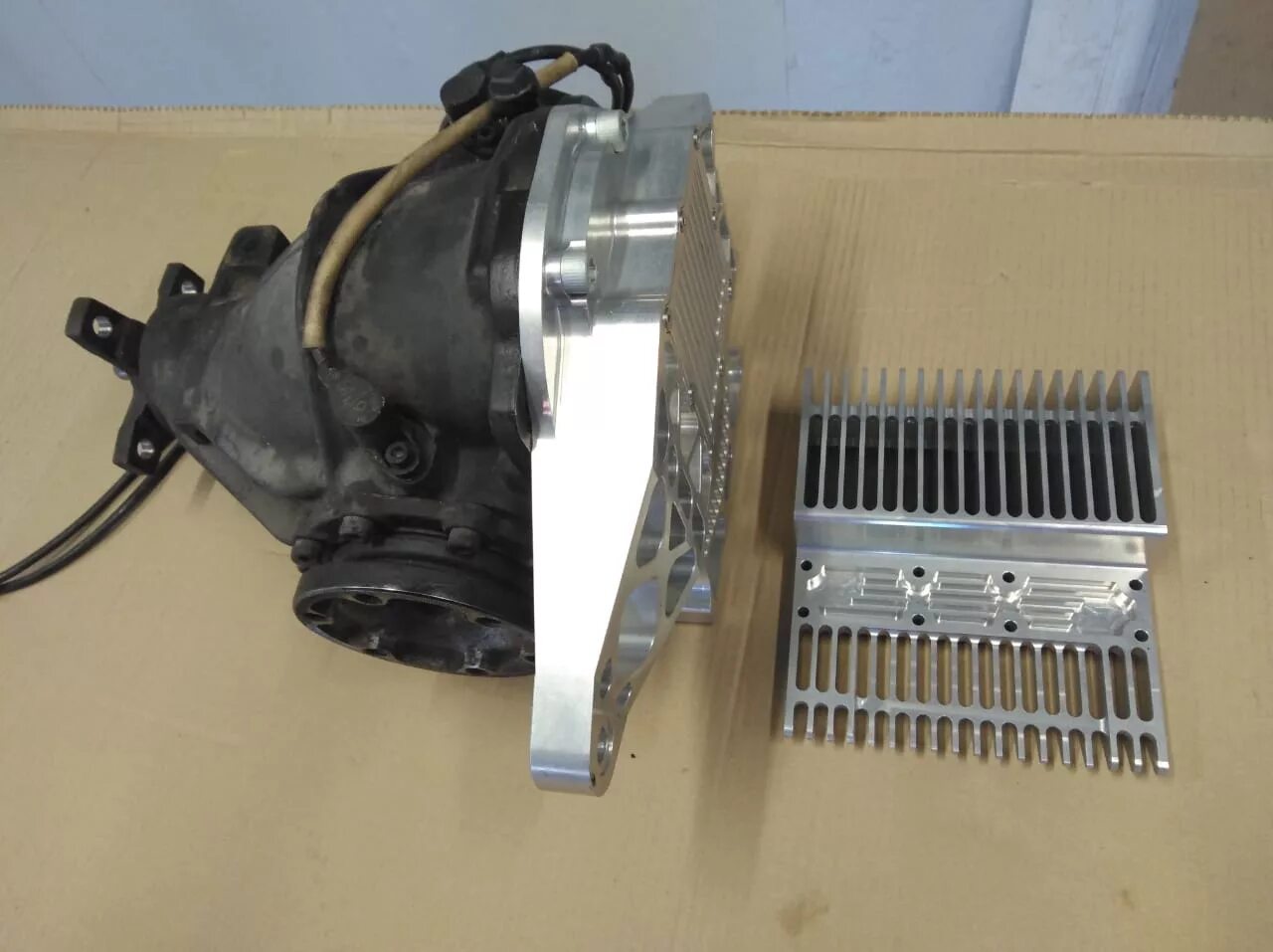 Редуктор на транспортерную ленту. 0 2022. Блокировка на мерседес 124. Охладитель редуктора. Охлаждение редукторов.