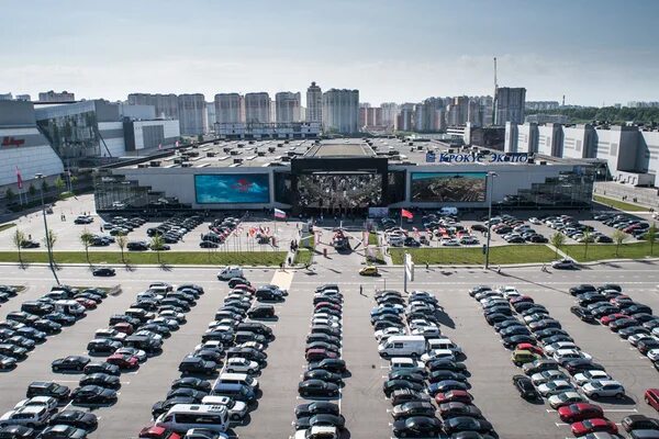 Омон напротив крокус сити. Крокус Сити Красногорск. Красногорск Крокус Экспо. МВЦ Крокус Экспо парковка. МВЦ Крокус Экспо Красногорск парковка.