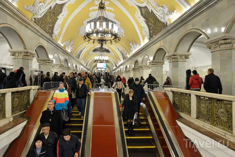 Казанский вокзал метро кольцевая. Метро Комсомольская Казанский вокзал. Казанский вокзал метро Комсомольская Кольцевая. Казанский вокзал станция метро Комсомольская. Комсомольская (станция метро, Кольцевая линия).