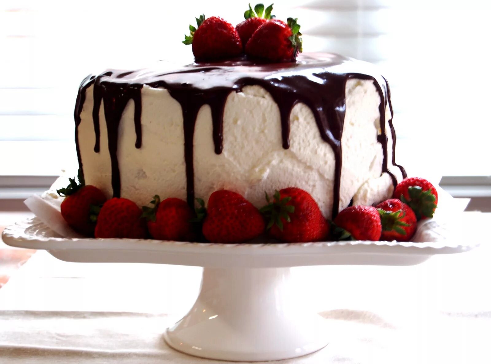 Зе кейк. Cake. black cake. ноннаком кейк. eat a tasty cake кушать вкусный торт с картинками.
