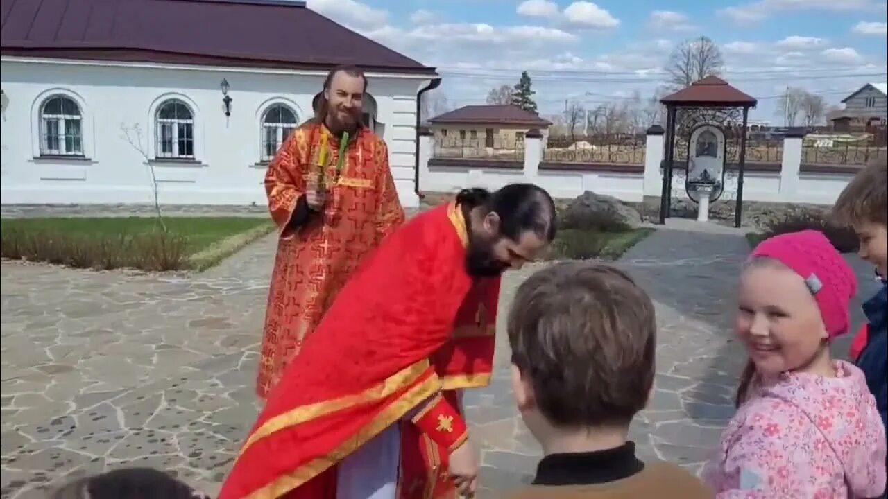 Пасха в реутово. Пасхальная служба в храме. Пасха в реутово. Православная пасха крестный ход пасхальная утреня. Богослужение в троицком храме реутова.