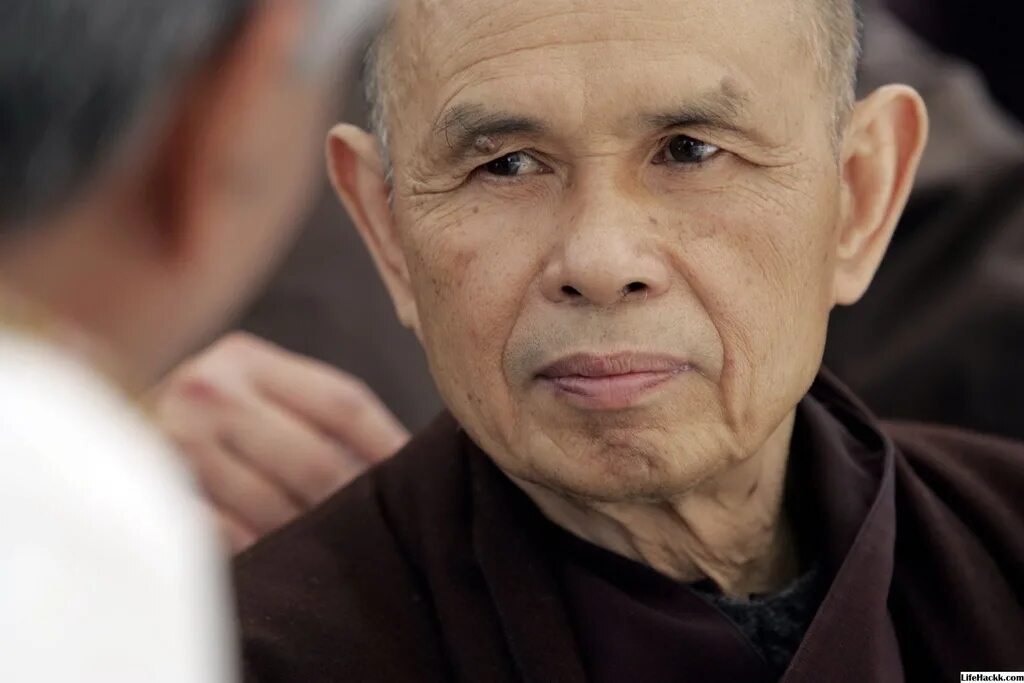 Тхить нят хань. Тик нат хан фото. Тхить куанг дык вьетнамский монах. Буддийский монах тит нат хан. Тит нат хан.