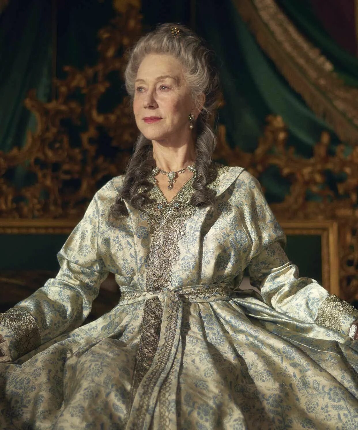 Ирина пегова моя мама шпион. Пегова в роли екатерины. Пегова в роли екатерины. Пегова в фильме комиссарша. Пегова цыпленок жареный.