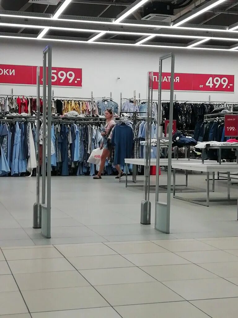 Магазин недорогой одежды россии. Zolla новогодняя коллекция 2019. Зола воронеж. Магазин золла воронеж. Одежда золла воронеж.