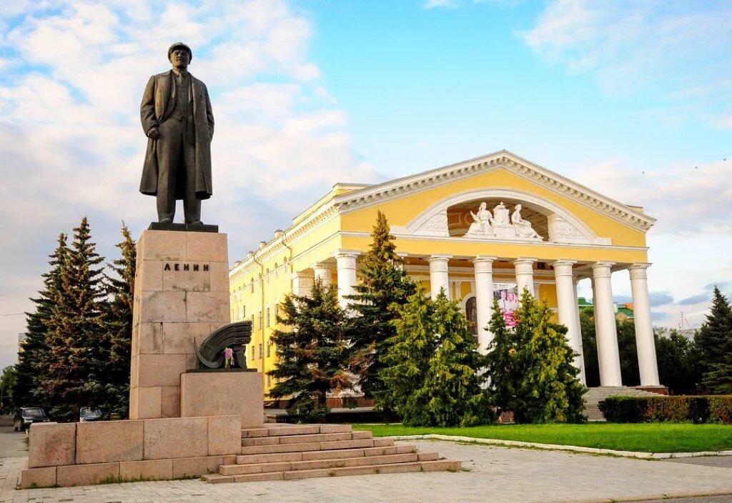 Пл имени. Площадь Ленина Йошкар-Ола. Площадь имени Ленина Йошкар-Ола. Памятник Ленину (Йошкар-Ола). Памятник Ленину в Йошкар-Оле.