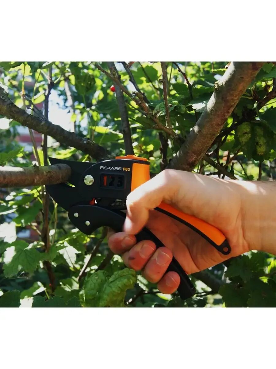 Секатор fiskars powerstep. Секатор контактный fiskars powerstep p83 1000575. fiskars powerstep. секатор fiskars 1116701000575. секатор фискарс с храповым механизмом.