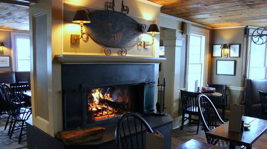 15 Romantic Fireplace Spots For A Cozy Date Night Romantic restaurant, Metal fir