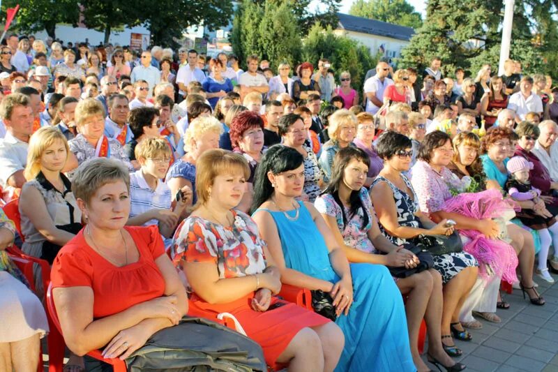 Празднование дня урожая станицы Каневской 2002 год. В чем пойти на день станицы женщине.