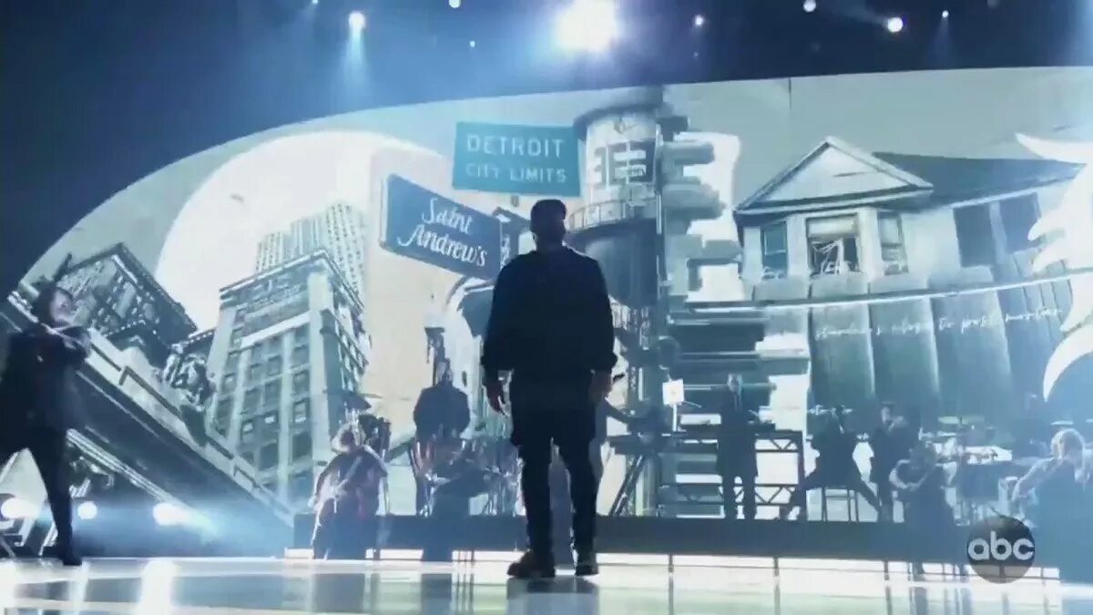 Eminem stand. Eminem Oscar 2020. Выступление Эминема на Оскаре. Эминем на Оскаре 2022. Eminem Oscar 2020 штаны.