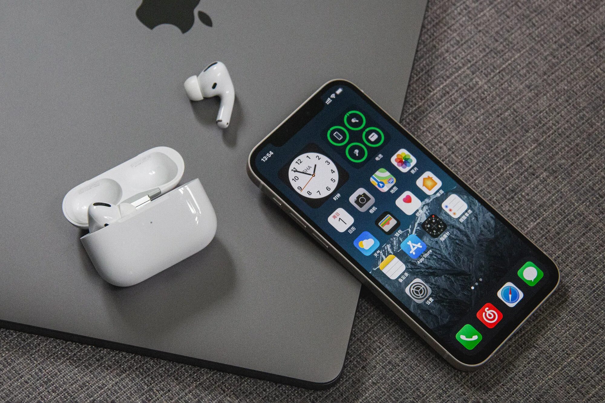 Iphone 14 AIRPODS. AIRPODS 3 2021. AIRPODS 16 айос. Iphone 13 Pro AIRPODS Pro. Ios 17 часы