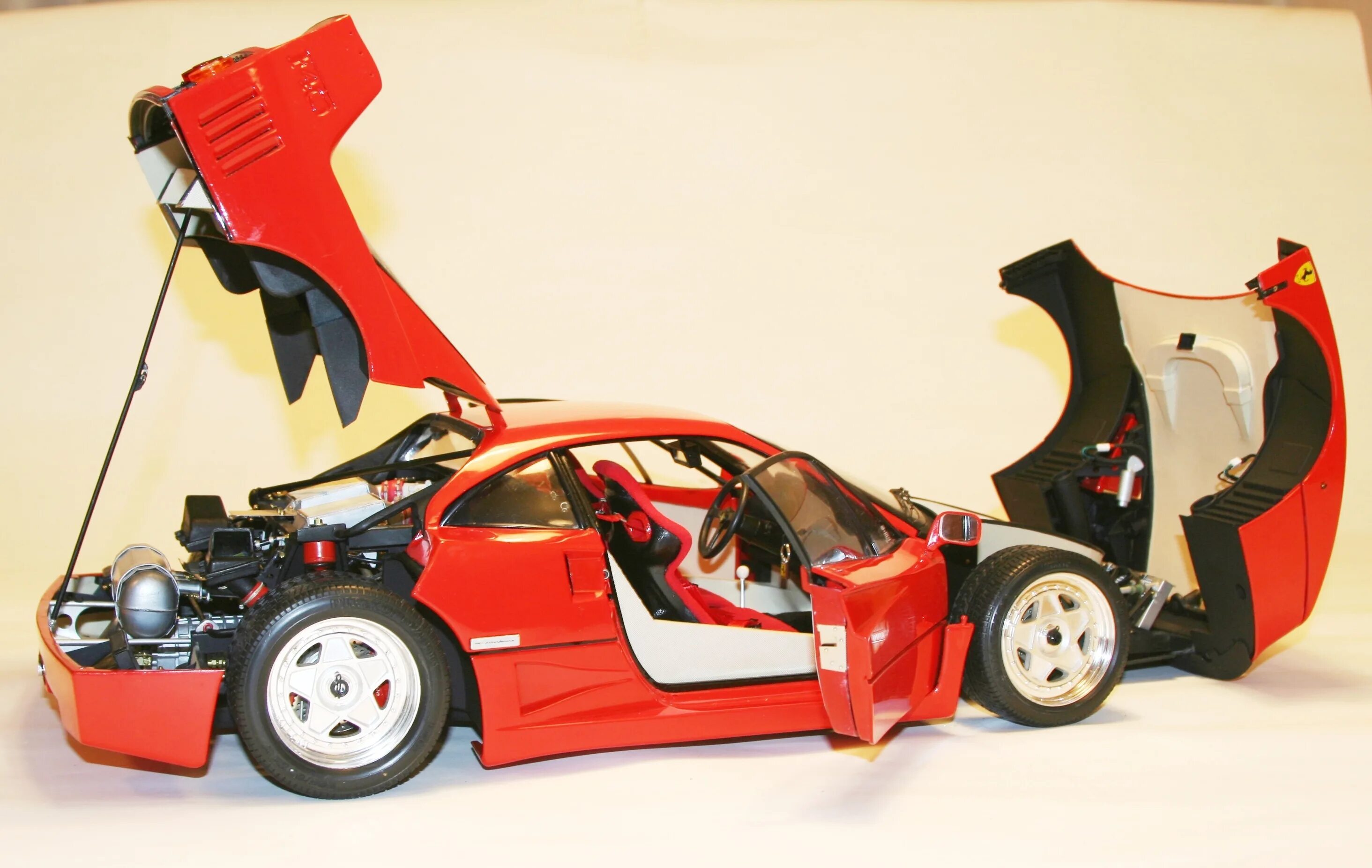 Ferrari f40 Scale model detail car. Pocher 1/8. Игрушка автоматическая Феррари ф 40 с вертолетом. Pocher купить.