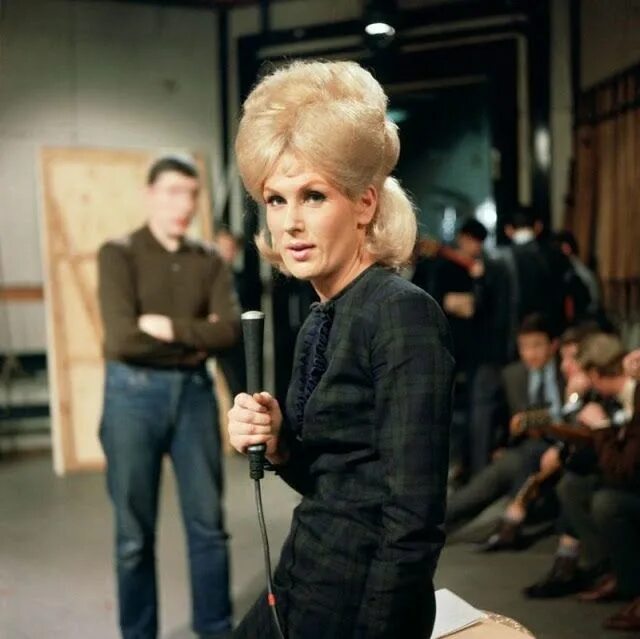 Дасти спрингфилд. Спрингфилд певица. dusty springfield. dusty springfield в молодости. дасти спрингфилд в молодости.