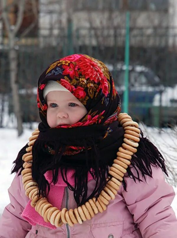 Платок на Масленицу. Платки для Масленицы для девочек. Нарядить ребенка на Масленицу. Платок на Масленицу ребенку.