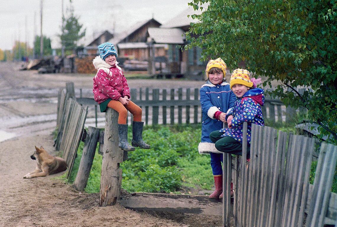 Летом я была у бабушки. Малыши. В деревне. Городские и Деревенские дети. Детство в деревне. Современная деревня.