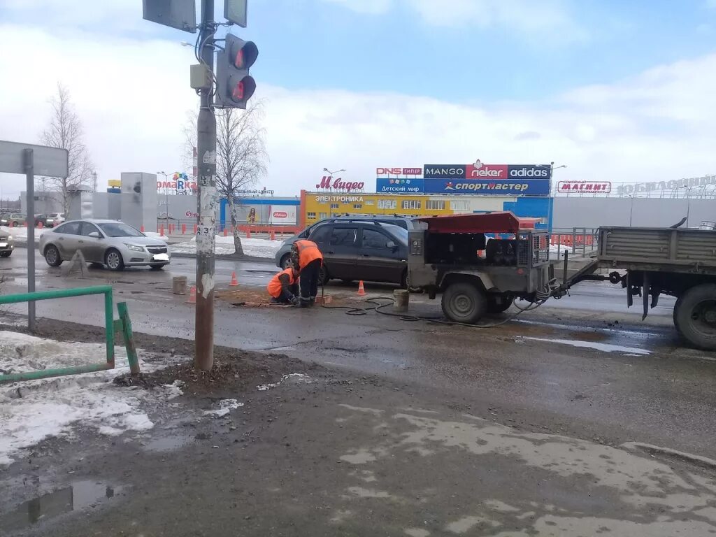 Что происходит ухта. Ухтаспецавтодор уборка мусора. ухтаспецавтодор база.