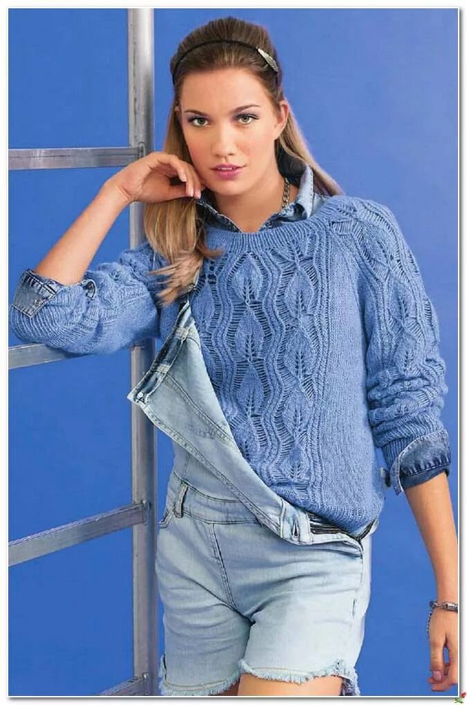 Голубой свитер женский спицами. Голубые пуловеры спицами. Верена №1 2019. Голубой ажурный джемпер. Синий вязаный свитер женский.