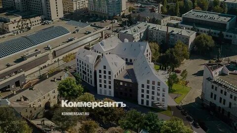 На площади возводят здание