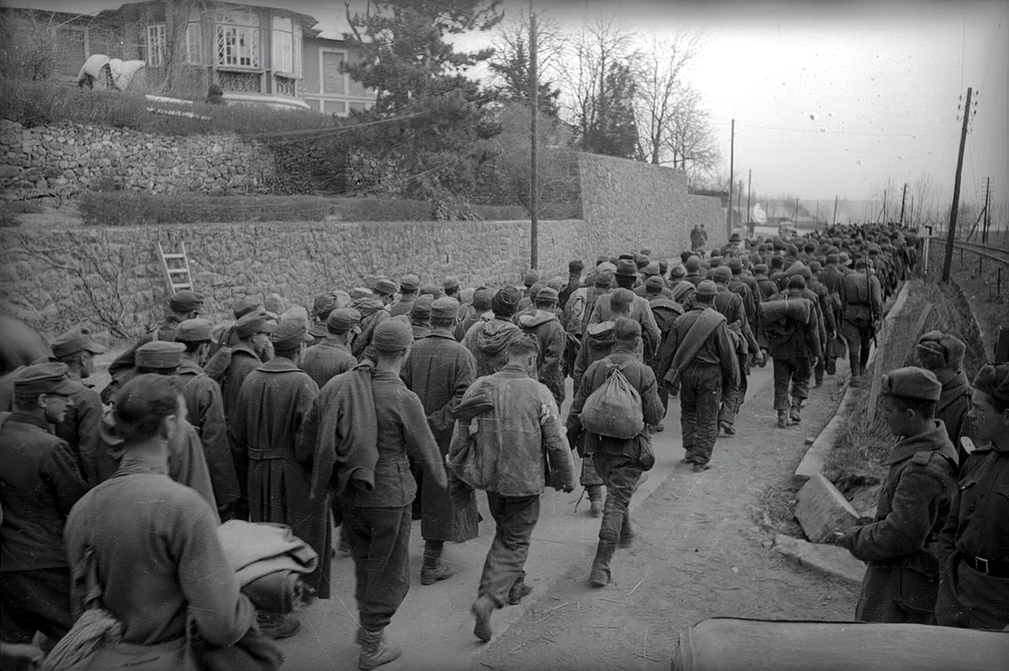 Венгерские военнопленные 1945. Венгерские солдаты Балатон 1945 г. Венгерские военнопленные 1944. Пленные немецкие в 1941-1945. Венгерские военнопленные