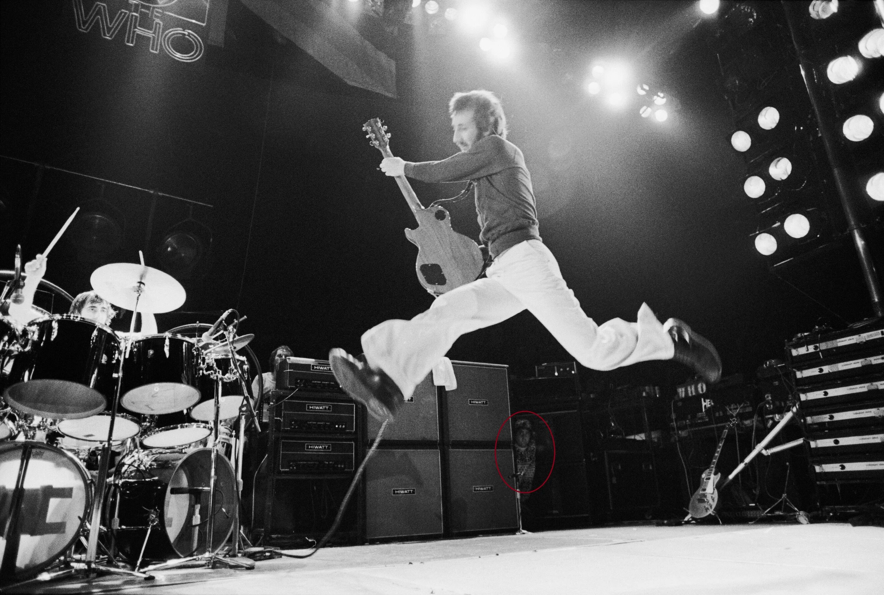 Разбивает гитару. Пит Таунсенд. Пит Таунсенд the who. Пит Таунсенд 1970. Пит Таунсенд, Лидер рок-группы the who.