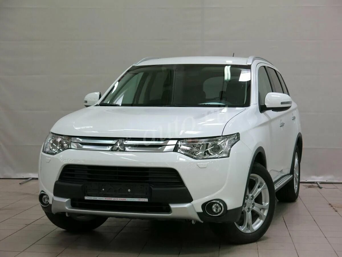 Mitsubishi Outlander III 2014. Митсубиси Аутлендер 3 Рестайлинг белый. Митсубиси Аутлендер 3 2014 белый. Mitsubishi Outlander 3 CVT. Аутлендер 3 рестайлинг купить