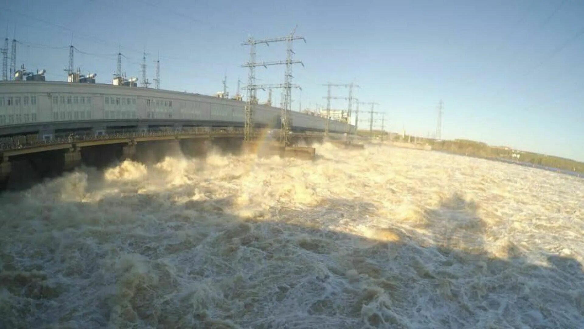 Вода в каме сегодня. Усть Камская ГЭС. Пляж КАМГЭС зимой. Пермь КАМГЭС рыбалка. Уровень воды в Каме.