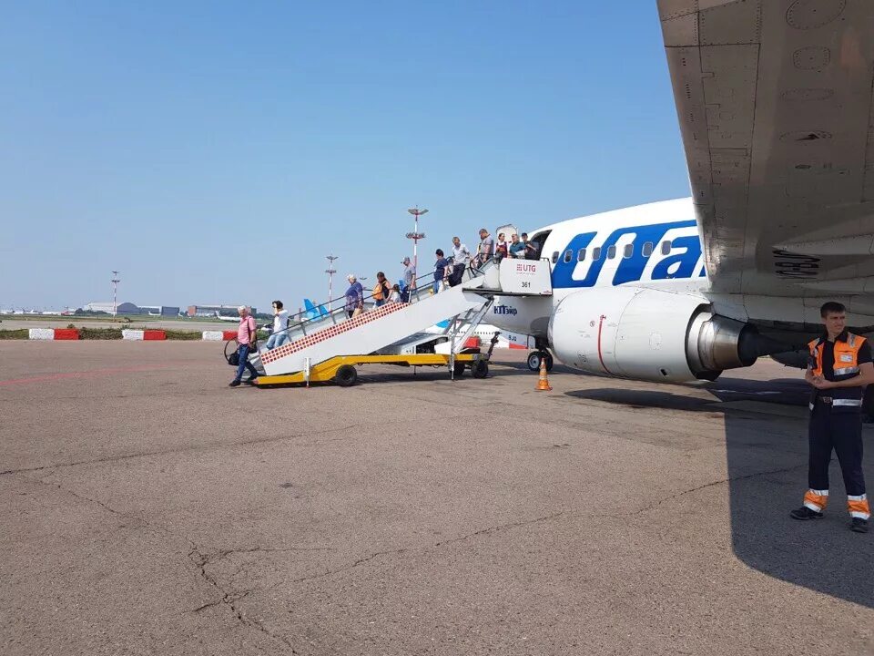 Вылет самолета. Москва Ноябрьск самолет. Ноябрьск с самолета. Вылет самолета фото. Аэропорт ноябрьск вылет