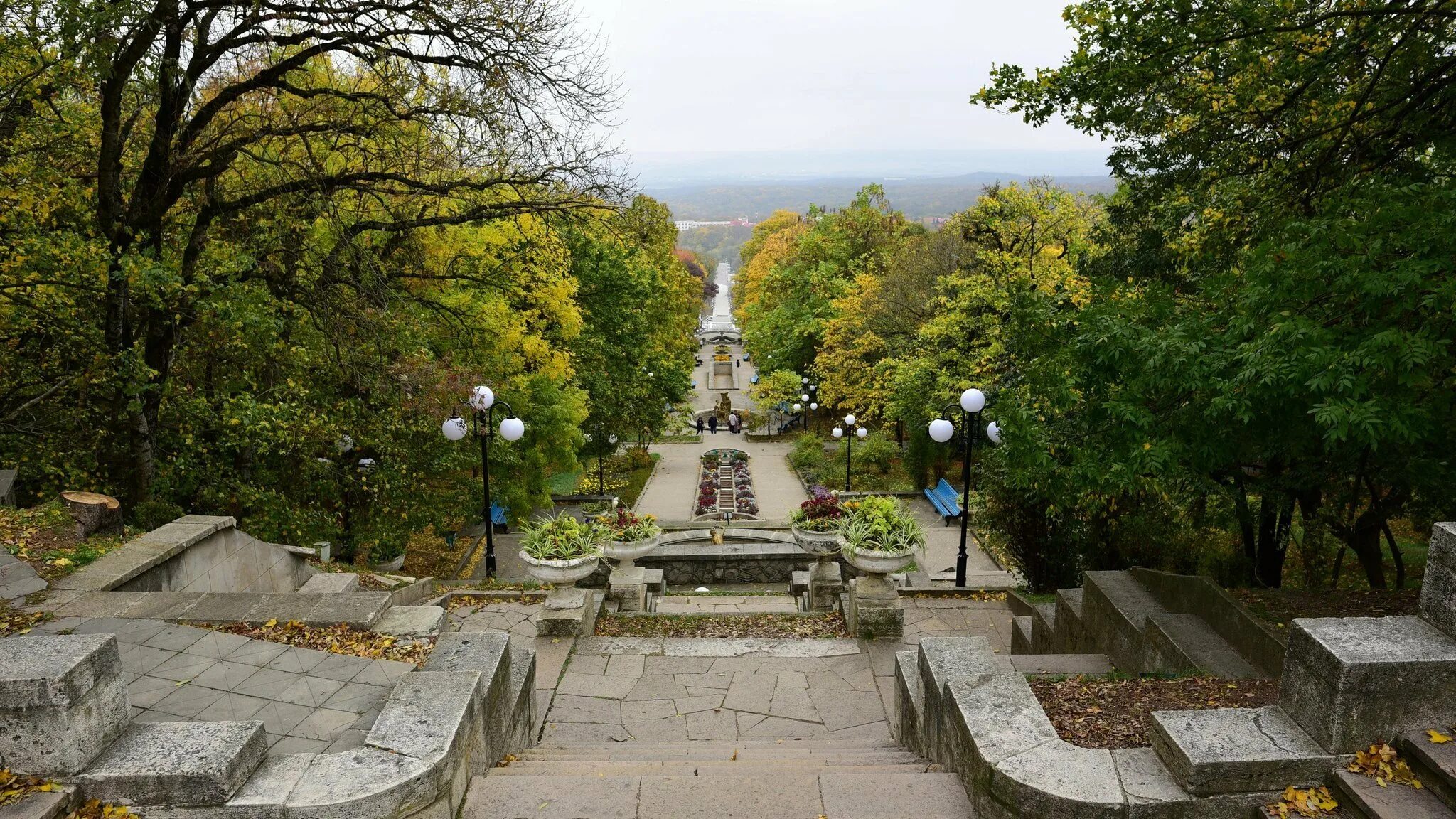 Железноводск в реальном времени. Железноводск парк каскадная лестница. Курортный парк Железноводск. Железноводск каскадная лестница 2020. Каскадная лестница к Пушкинской галереи Железноводска.