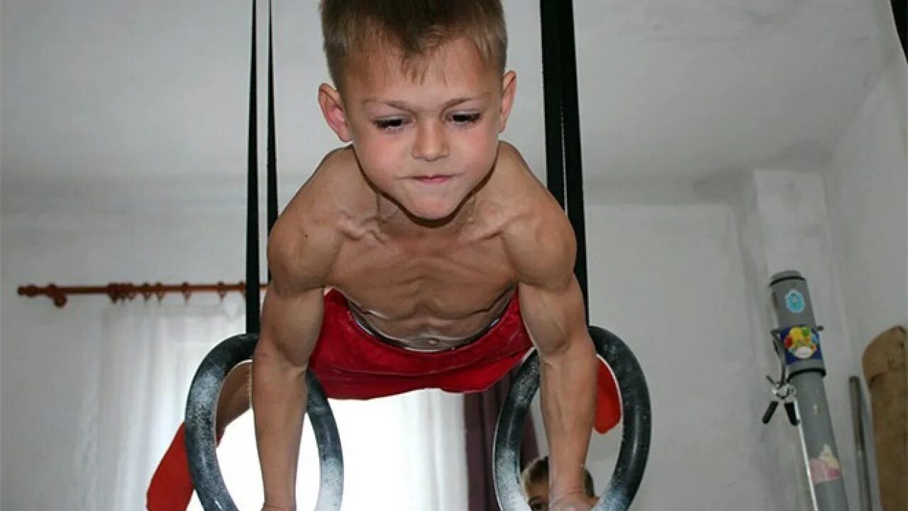 Мальчик стал маленьким. Лиам хоекстра качок. Мальчик стал маленьким. Мальчик стал маленьким. Джейкоб трамбле 2022.