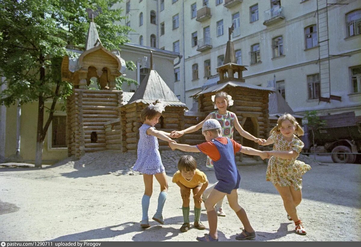 Б детвора. Дети во дворе. Советские дети во дворе. Двор детства. Советские дети на улице.