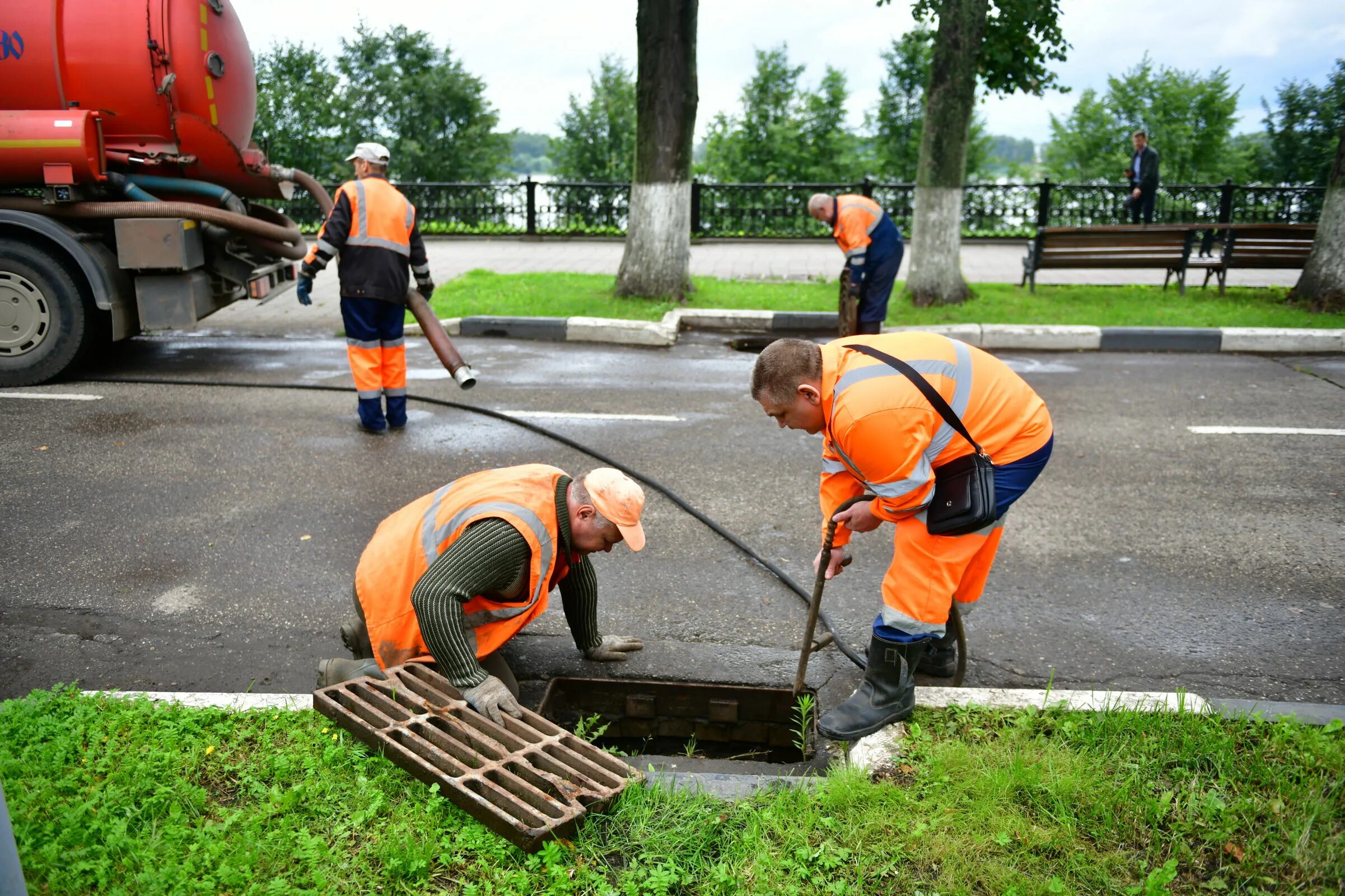 Водоотведение новости. Водоотведение на участке. Ливневая канализация прочистка. Водоотведение новости. Прочистка ливневой канализации.