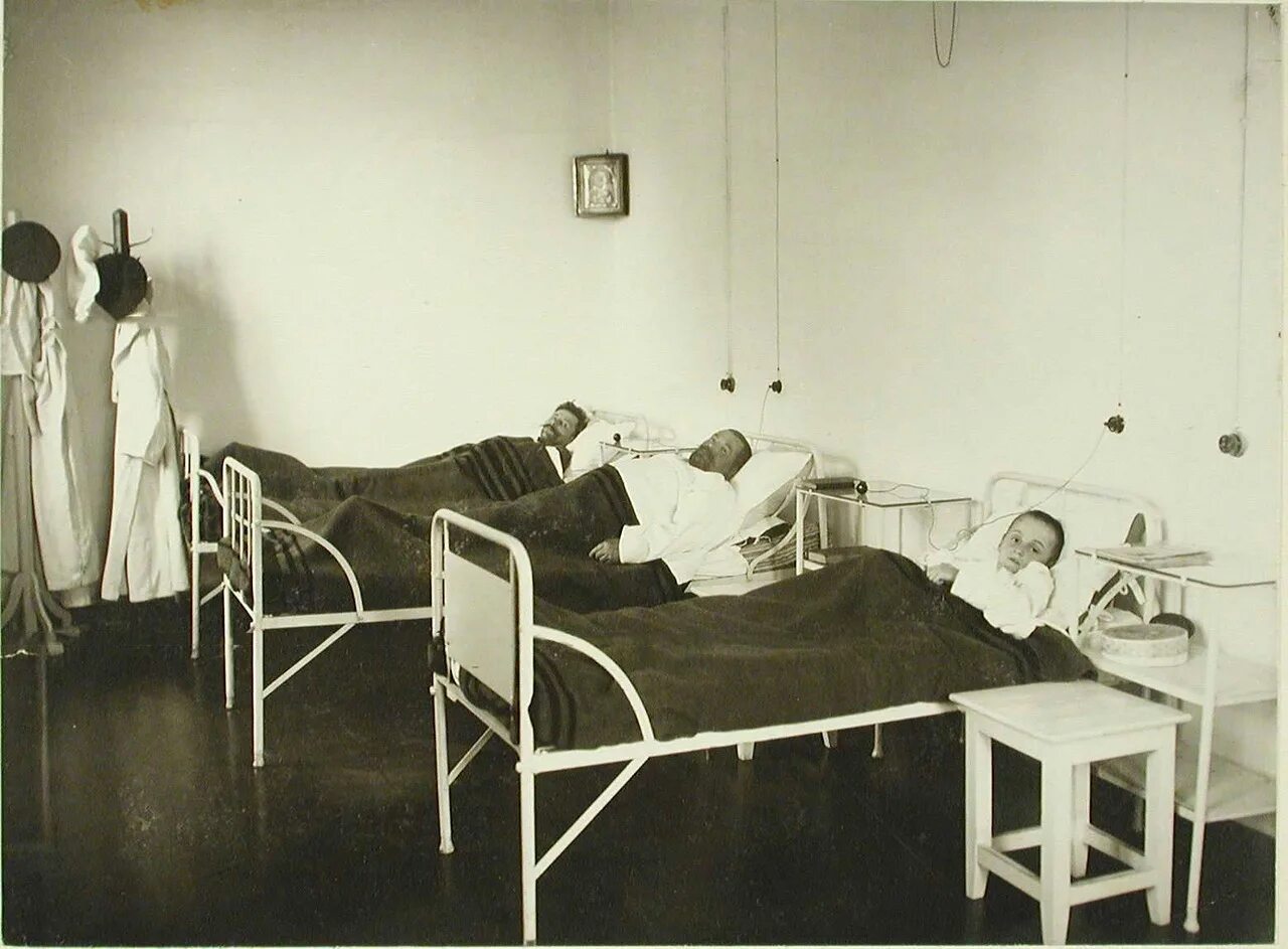 психиатрическая больница 1900 америка. какие были первые больницы. женская больница сестер милосердия. больничные палаты в россии 19 век. детской больницы принца петра ольденбургского.