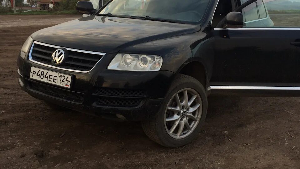 Туарег 2003 года. Volkswagen Touareg 2004 обвес. VW Туарег 2003 года 3.5. Volkswagen.Touareg.2004.чорне.