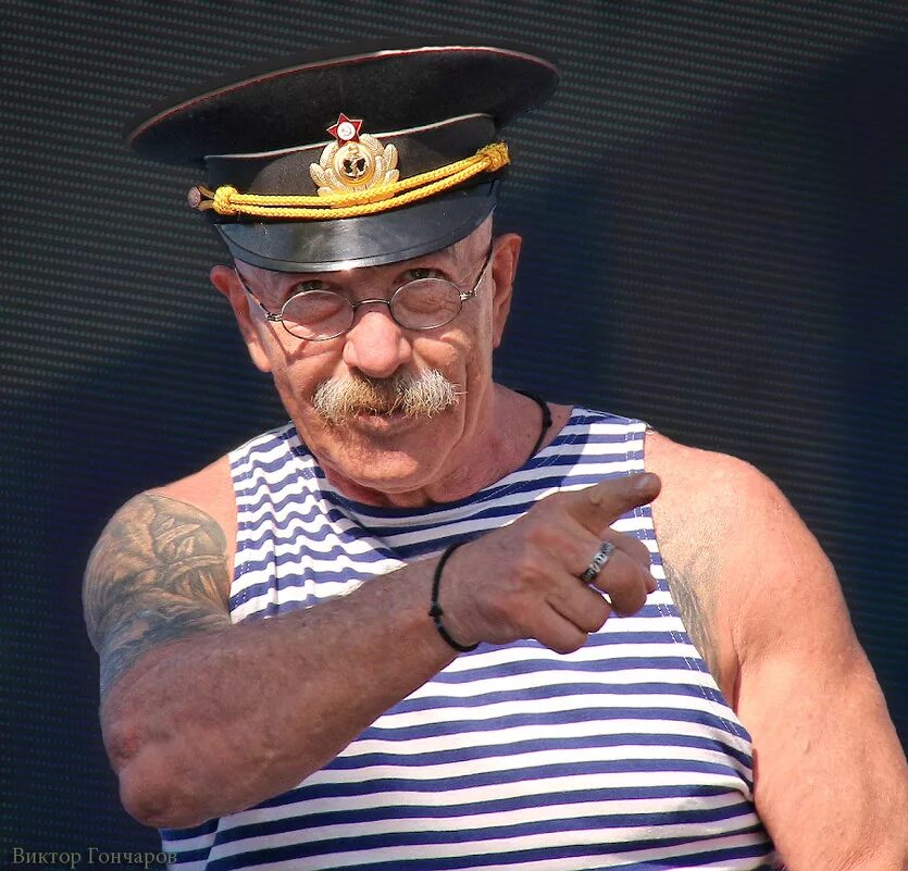 розенбаум вмф. ведь когда идут матросы розенбаум слушать. розенбаум морская. александр розенбаум молодой. мариуполь город у моря розенбаум.